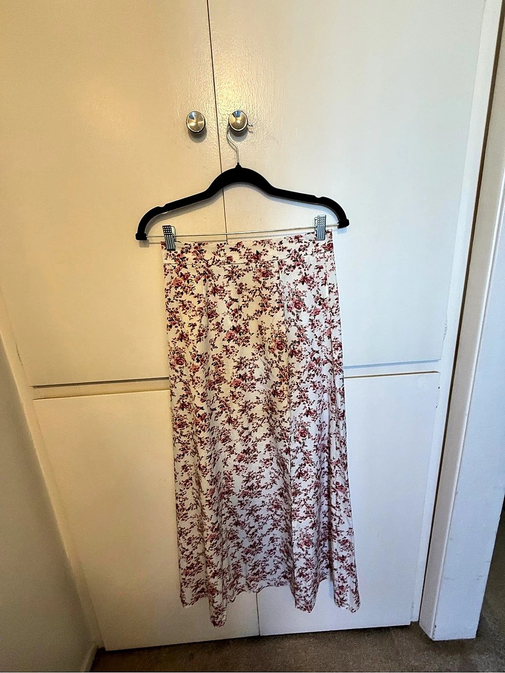 Floral Midi Skirt in White & Red Like New